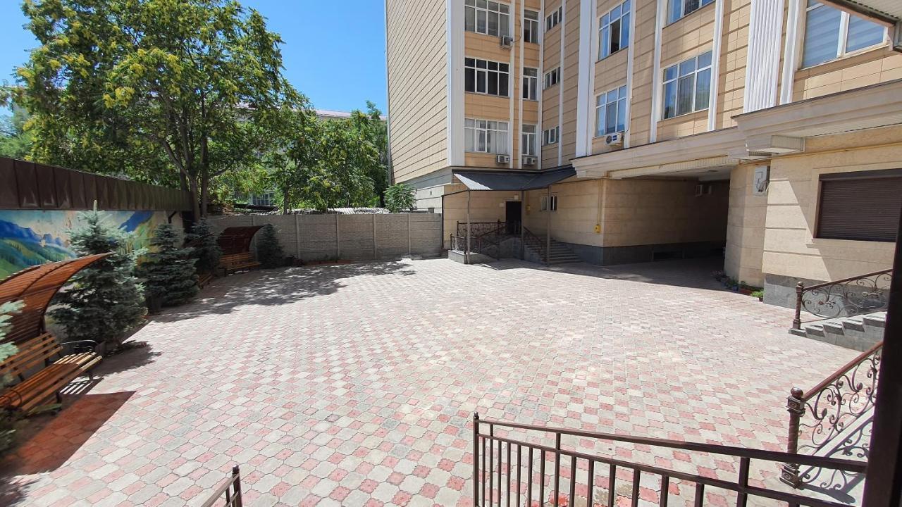 White Apartment With Panoramic View In The Center Bischkek Exterior foto