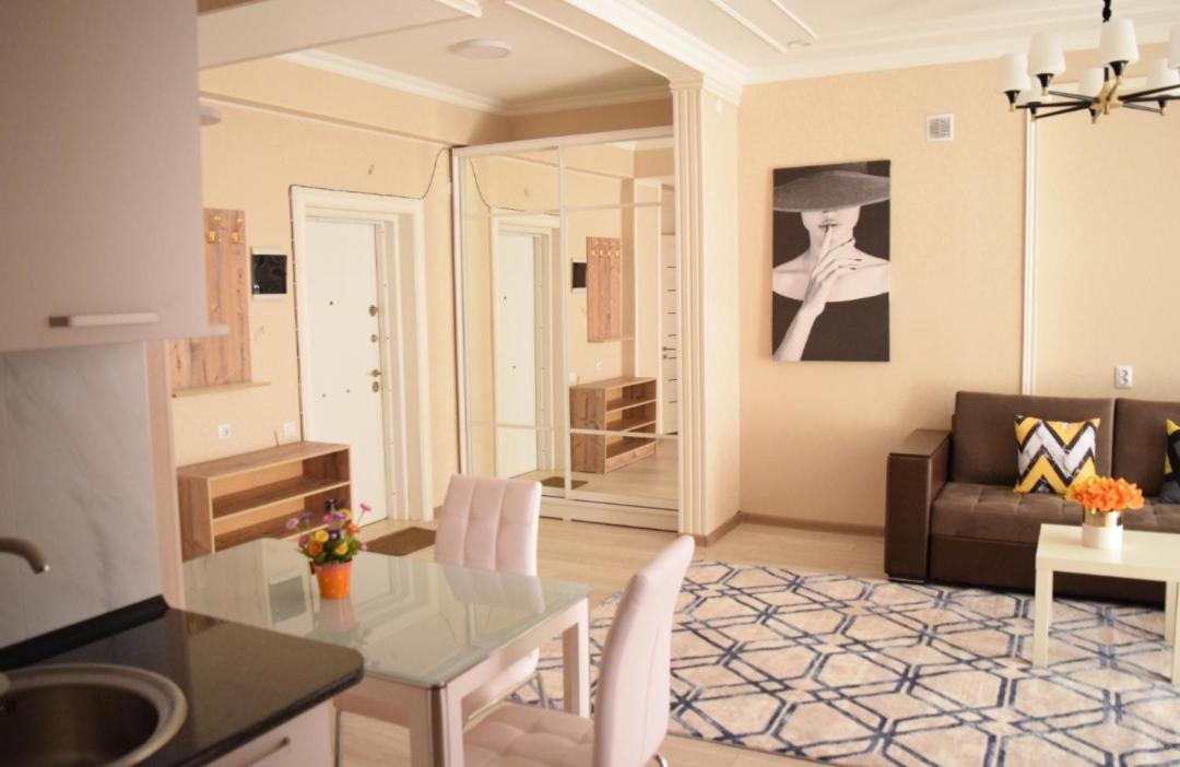 White Apartment With Panoramic View In The Center Bischkek Exterior foto