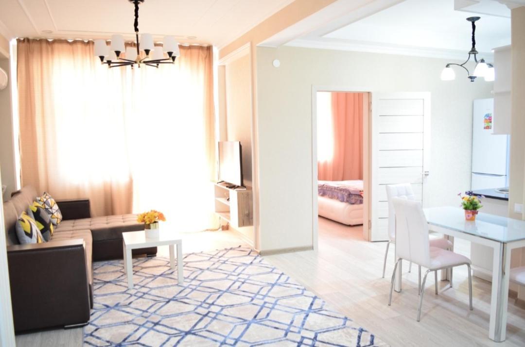 White Apartment With Panoramic View In The Center Bischkek Exterior foto