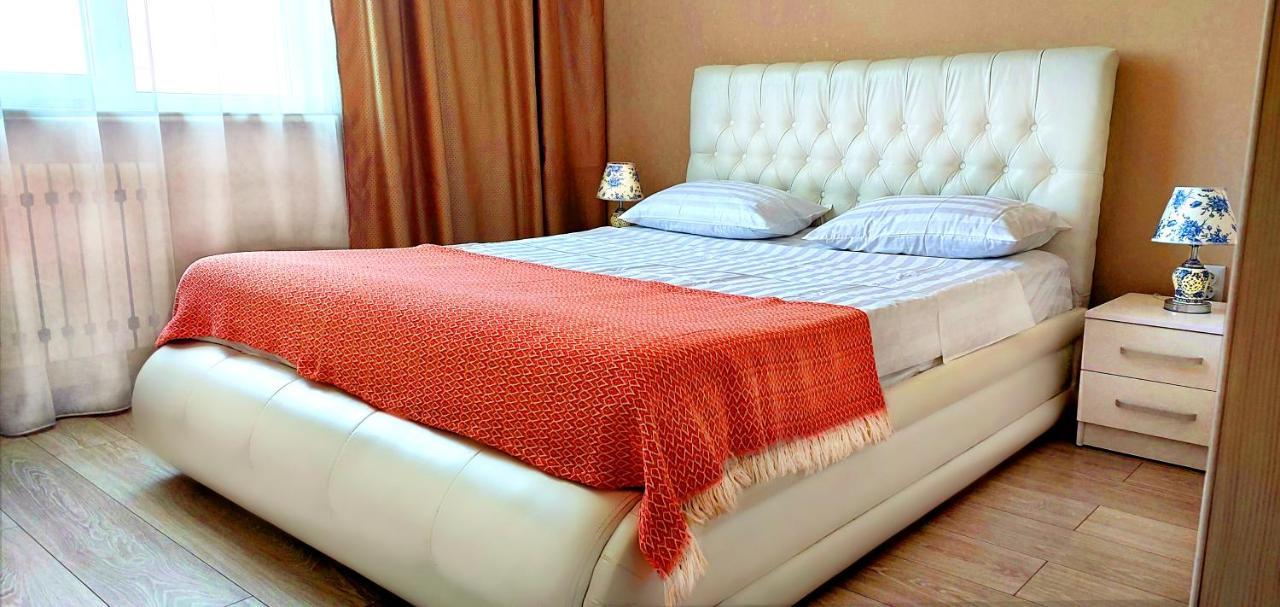 White Apartment With Panoramic View In The Center Bischkek Exterior foto